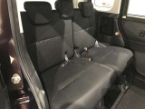 【まるクリ】内装工程では、中古車を気持ちよくお乗りいただけるよう清掃しております。シートの洗浄はもちろん、ニオイの元となるフロアカーペットまで洗浄・消臭を実施。