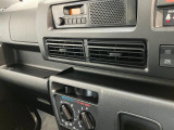 品質へのこだわり!フロアマットやシートなど車内をキレイに清掃し、ニオイや汚れなどを徹底的にクリーニングしてもらっております。室内はピカピカです☆