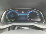 スタイリッシュなデザインのメーターパネル。車両情報が一目で確認でき、運転をサポートします。必要な情報を効率的に表示します。