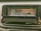 CD/DVDの再生や、外部機器との接続も可能。車内でのエンターテイメントを充実させ、移動時間を有効活用できます。