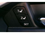 運転席に2名分のシートポジションを記憶。乗るたびにその状態を再現します。