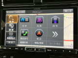 車両情報や設定変更など、様々なメニューを操作できるモニター。直感的なインターフェースで、スムーズな操作性を実現しています。
