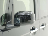 ◆ドアミラーウインカー◆ドアミラーにウインカーを装備しています。対向車に自身の進行方向を合図し安全に運転できます。