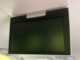 【フリップダウンモニター】大画面モニターで後席でもエンタメをお楽しみいただけます。小さなお子様にも大人気の装備です♪