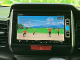 停車時に映像を楽しめるTV画面を装備。移動時間や休憩時間を有効活用できます。