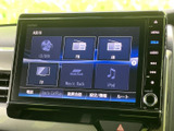 多彩なメディアに対応し、お好みの音楽を大音量で楽しめます。ラジオやCD、USBメモリなど、様々なソースから音楽を楽しめます。