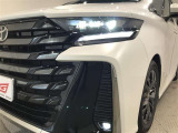 LEDヘッドライトです。デザイン性がよくとても明るいので、夜間の走行や悪天候でも安心です。しかも長寿命!