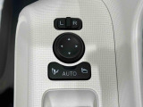 キーフリー連動で施錠時に格納します。降車の直前まで後方確認ができ、閉じ忘れも防げます。