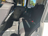 後部座席も十分な広さがあります!シートを倒せば荷物もさらに沢山積めますね♪