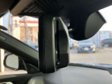 ETC内臓 自動防眩ルームミラー :後続車のライトが反射しても眩しくないように、ミラーの反射率を自動的に調整します。