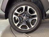 アルミホイールです。足元が引き立つので、車全体のイメージがアップしますよ!