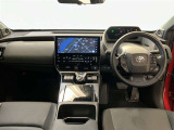 運転席周りのレイアウトをご覧ください。ナビゲーションが綺麗に装着されすっきり収まってますね!
