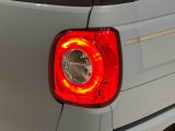 丸目で愛嬌のあるデザインのLEDリヤコンビネーションランプ(LEDストップランプ)が省電力・長寿命化を実現。