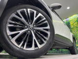 【純正18インチアルミホイール】外観にマッチした純正アルミホイールを装着しております。各種社外アルミホイールや、スタッドレスタイヤも取扱いしております。是非ご相談ください♪