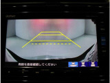 バックギアに入れるだけで自動的にリアカメラに切り替わります!車庫入れやバックが苦手な方に大変便利な機能です!