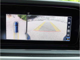 車両周囲を画面上で確認できる360度カメラ。大きなボディの駐車や取り回しをサポートします。