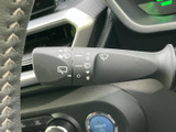 運転状況に合わせてワイパーを調整できるレバー。視界を良好に保ち、安全な走行をサポートします。雨天時や悪天候時にも安心です。