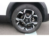 タイヤサイズは225/55R18アルミホイールはブラックとクロームのコンビカラーとなっています。
