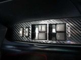専用スピードメーター!専用スポーツシート!パドルシフト!専用レッドステッチハンドル!アルミペダル!専用スカッフプレート!専用スタートスイッチ!カーボン調インテリアパネル!専用フロアマット!デイライト!