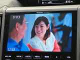高精細な地図画面で、スムーズなルート検索が可能です。周辺施設の情報も確認でき、お出かけの計画を立てる際に重宝します。