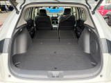 リアシートを倒せば広々荷室の出来上がりです!