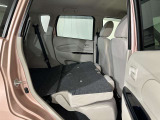 リヤシートを倒すと大きな荷物も入ります 片側、両側可能です。