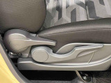 運転手の体格に合わせて,運転席の座面の高さ調整ができるシートリフターが付いてます