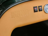 ダッシュボードにも「SUPER SEVEN 2000」の型押しロゴが。