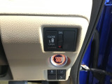 リモコンや運転席のスイッチ操作で楽々自動開閉。【助手席側。電動スライドドア】