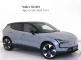 Volvo Cars appで車にリモートアクセスして、空調機能の操作や車の施錠・開錠、ソフトウェア更新などが可能です。エアコンやシートヒーターを操作して、出発前に車内を快適な温度に整えられます。