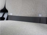 ◆ISOFIX◆シートベルトいらずでチャイルドシートと固定金具を連結するだけでガッチリ固定できます。