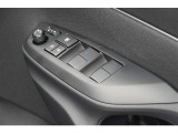 スイッチ一つで窓を開け閉めできるパワーウィンドウスイッチです。