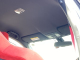 自社整備工場で点検整備をおこなってからお渡ししています。車検が残っている場合は『12ヶ月点検整備』を、車検整備付きの場合は『車検整備』をおこないます。整備費用は車両本体価格に含まれています。