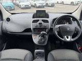 フランス車ならではのオシャレな内装がオススメです!