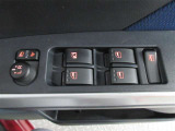 もちろん全席パワーウインドー付。運転席から操作できて便利です。
