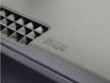 ◆助手席エアバッグ◆SRSエアバッグは、シートベルトだけでは防ぎきれない衝突時の衝撃から乗員を守るための安全装置。衝突時に瞬時に膨らみ、頭部や胸部がダッシュボードに直接衝突するのを防ぎます。