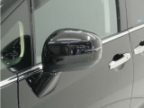 ◆ドアミラーウインカー◆ドアミラーにウインカーを装備しています。対向車に自身の進行方向を合図し安全に運転できます。