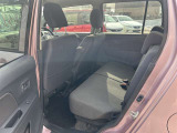 ゆったりと広い店内で、お車の悩みや各種相談を承ります。