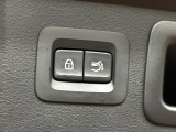 【パワーバックドア】スマートキーや運転席のボタンを押すだけでリアゲートが自動で開閉します!荷物を持っている時や、高い位置にあるバックドアを閉める際に便利な機能です♪