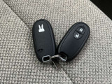 付いてて便利!とても人気の高い装備のスマートキーシステム。キーを携帯しているだけで、ドアロックの開閉並びにエンジンの始動が可能な装備です。