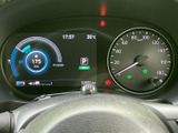 視認性の高いメーターで、車の状態をひと目で確認できます。運転に必要な情報をスムーズに把握し、安全なドライブをサポートします。