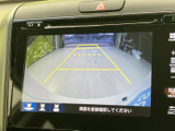 駐車や後退時の安全をサポートするバックモニターを装備。後方視界を広げ、衝突のリスクを軽減します。