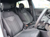 認定中古車保証1年間距離無制限の保証とロードアシスタンスサービスが全車に付帯されています。また、1年間または2年間の延長保証(有償)もご利用いただけます。