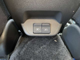 後席側のUSB充電端子です。