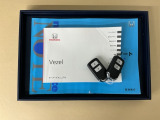メンテナンスノート【点検整備記録簿・保証書】、取説も揃ってます。スマートキーはバッグなどにしまったままボタン操作でエンジンの始動・停止ができて大変便利です