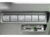 ステアリングヒーター付き。寒い日のドライブも、手のひらから温めてくれます。