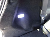 ルームランプ・ラゲッジランプは社外新品の明るいLEDの車種専用品に交換しました。