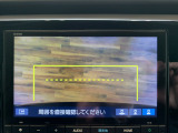 【リヤカメラ・トップビュー】真上からの映像で後方を確認でき、後退駐車や狭い場所での車庫入れも安心です。