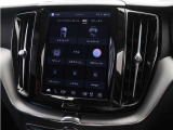直感的な構成により、必要なときに運転の邪魔をすることなく、適切なサポート情報およびエンターテイメントを提供することができます。