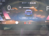 速度計とタコメーターのレイアウトは&ldquo;走り&rdquo;を意識した配置されており、回転数の上昇が視覚的にわかりやすいデザインになります